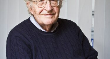 Chomsky: «La destra Usa un pericolo per la specie umana»