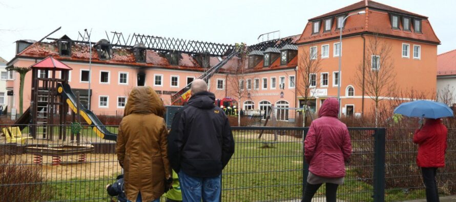 Fuoco e fiamme contro i profughi nel «far east» tedesco