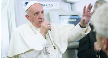 Il Papa: Trump non è cristiano