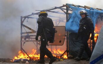 Calais: l’evacuazione continua