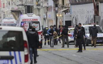 Kamikaze a Istanbul nella via dello shopping Cinque vittime. “È l’Is”