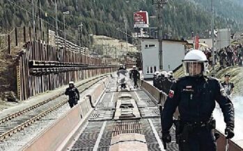 Battaglia sul confine: centri sociali italiani contro la polizia austriaca