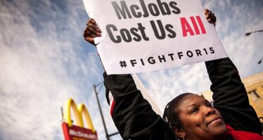 Fast food, lotta globale per il salario minimo