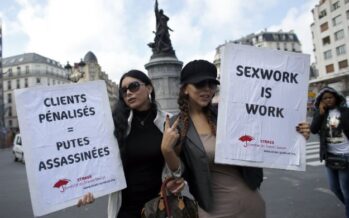 Prostituzione: la Francia punisce i clienti
