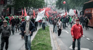 Lavoro, Bruxelles insorge contro la legge «alla francese»