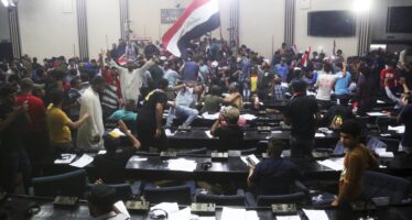 Bagdad, sciiti invadono il parlamento