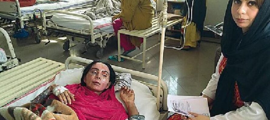 Nell’ospedale italiano in Pakistan dove curano le sfigurate dall’acido