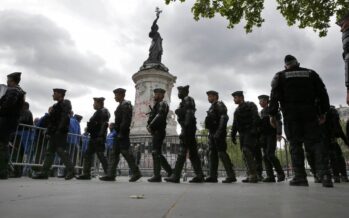 Sentinelle sotto attacco a Parigi, sei feriti