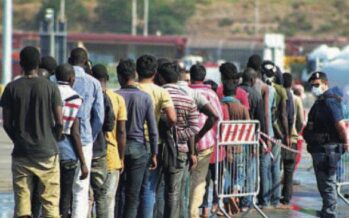 Centri in Africa e rimpatri collettivi i nodi del piano Ue per i profughi
