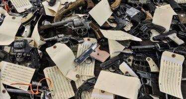 Usa, la piaga della diffusione di fucili e pistole: 89 ogni cento abitanti