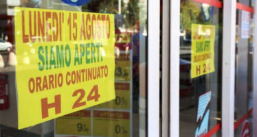 Milano, supermercati aperti anche a Ferragosto. I sindacati: “La festa non si vende”