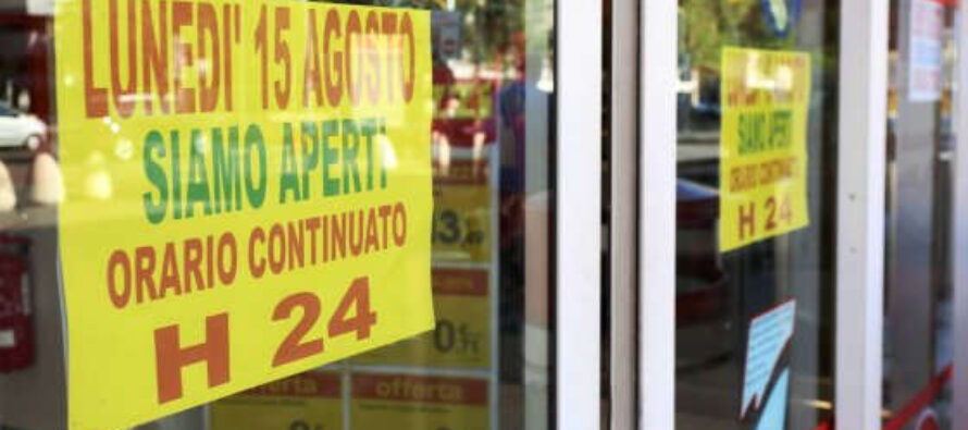 Milano, supermercati aperti anche a Ferragosto. I sindacati: “La festa non si vende”