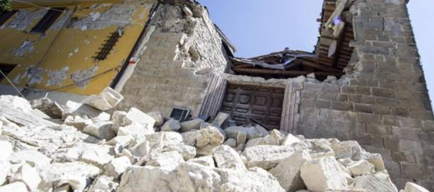 Terremoto, crollate Torre civica e chiese dichiarate a norma