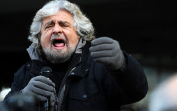 Beppe Grillo diventa Sì vax tra polemiche e un piccolo giallo