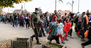 Profughi abbandonati lungo i confini della rotta balcanica
