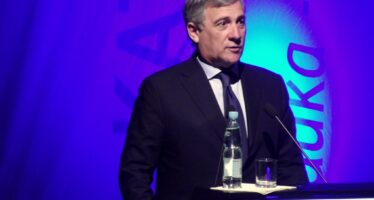Europarlamento: vince Tajani, il presidente preferito dalla destra