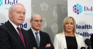 Al Sinn Féin arriva una leader post Ira: Michelle O’Neill