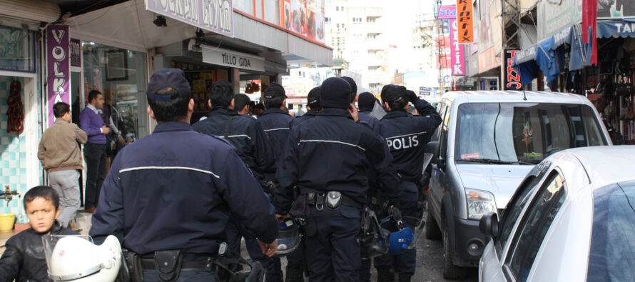 La polizia di Erdogan fa irruzione all’università e arresta studenti