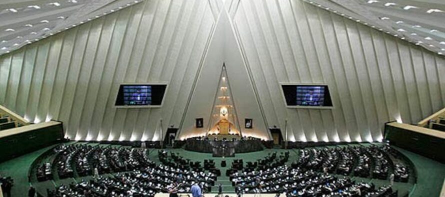 Iran. Attacco dell’Isis al parlamento e al simbolo Khomeini