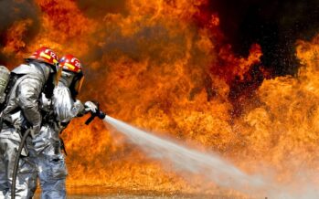 Incendi in mezza Italia, due donne morte vicino a Tivoli