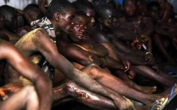 I “mezra”, lager per i migranti in Libia: torture, stupri, pestaggi ed elettroshock