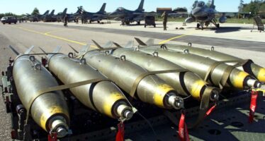 Export bellico italiano: bombe vendute a Riyad, missili e navi al Qatar