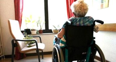 Welfare. Anziani senza assistenza, i costi ospedalieri
