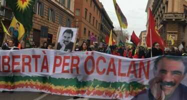 Roma manifesta per Afrin: «Oggi i curdi vivono un nuovo Sykes-Picot»
