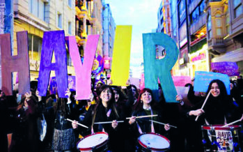 Turchia. «Noi marciamo da sole», a Istanbul con la Marcia notturna femminista