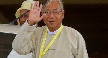 Myanmar, un militare al potere dopo le dimissioni del presidente