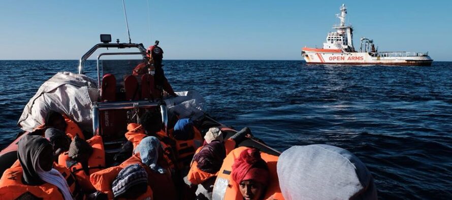 Ecco come la Libia intende i soccorsi: «Dateci i migranti o vi uccido»