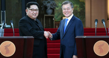 Storico incontro tra le due Coree: «La guerra è finita». Il nucleare forse