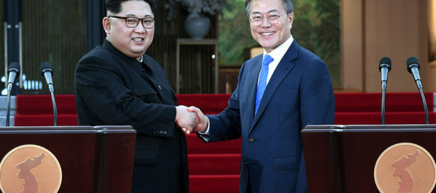 Storico incontro tra le due Coree: «La guerra è finita». Il nucleare forse