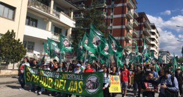 A Sulmona manifestano in 10mila contro l’hub del gas