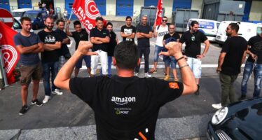 Amazon, alleanza dei principali sindacati europei