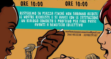 Casa, lavoro, reddito: in 10 manifestano a Napoli