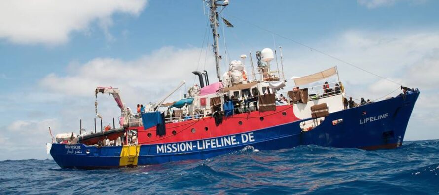 La Lifeline sequestrata a Malta, i 233 migranti divisi tra otto Stati Ue