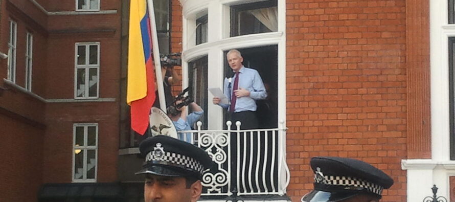 Dopo 6 anni nell’ambasciata a Londra, l’Ecuador è pronto a scaricare Assange