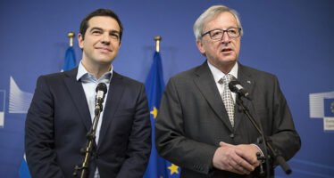 Petros Markaris: «La cravatta di Tsipras? Si stringe e si allenta… La mia povera Grecia soffre d’Alzheimer»