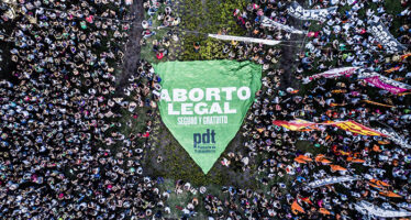 Legge sull’aborto, la revolución verde scuote l’Argentina