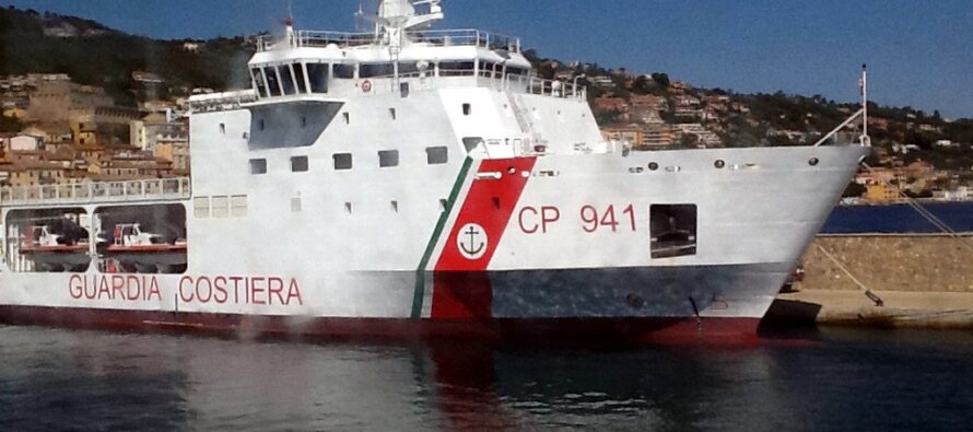 Salvini blocca un’altra nave della Guardia costiera