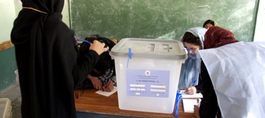 L’Afghanistan vota tra bombe e controlli biometrici