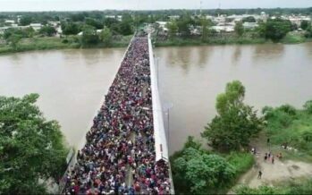 La carovana dei migranti avanza verso gli USA. Trump minaccia. Obrador: «Aiutiamoli»