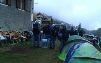 La polizia sgombra il rifugio Chez Jesus, sulle Alpi ora solo gelo e passeur