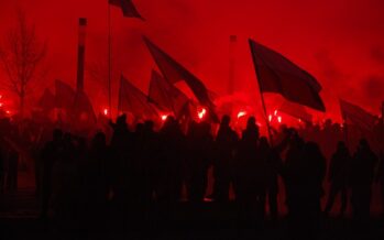 Polonia, scontri e feriti alla marcia dei nazionalisti xenofobi polacchi