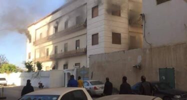 Attentato kamikaze a Tripoli, grave falla nella sicurezza