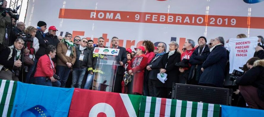 Cgil, Cisl e Uil dal palco di Roma: «Seminiamo unità, cambiamo in meglio il paese»