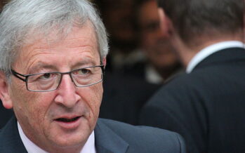 Juncker bacchetta l’Italia: invertite la rotta. Ma Conte difende la manovra