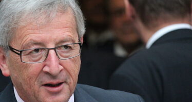 Juncker bacchetta l’Italia: invertite la rotta. Ma Conte difende la manovra