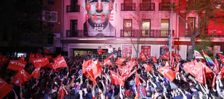 Elezioni in Spagna, alta affluenza, i socialisti vincono ma le destre avanzano